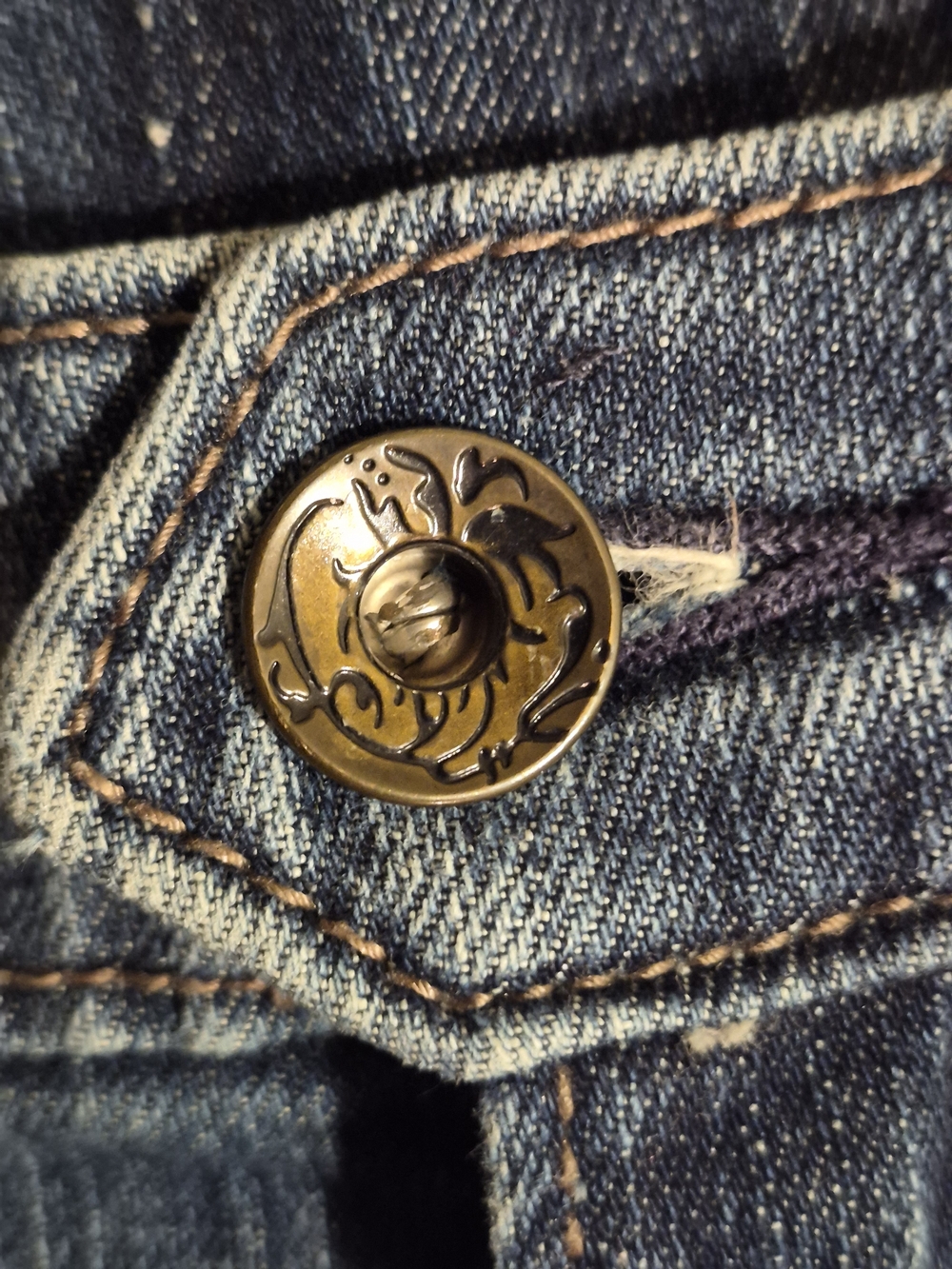 High-Rise Women's Dark Blue Denim Shorts with Decorative Brass Button Size 11/12